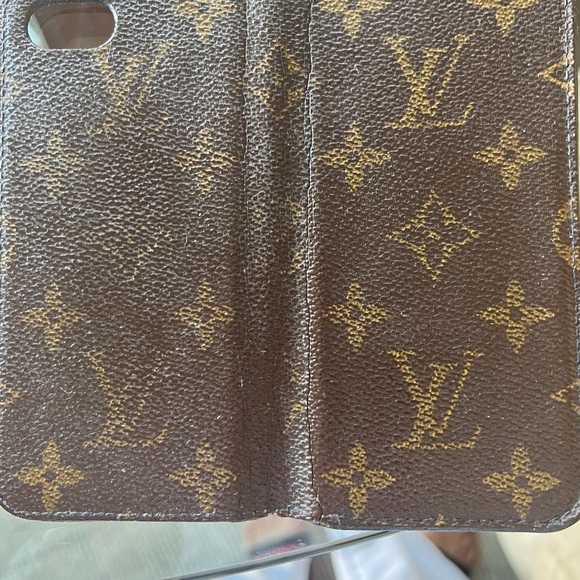 Louis Vuitton iPhone 8 and IPhone SE folio case - Picture 7 of 13
